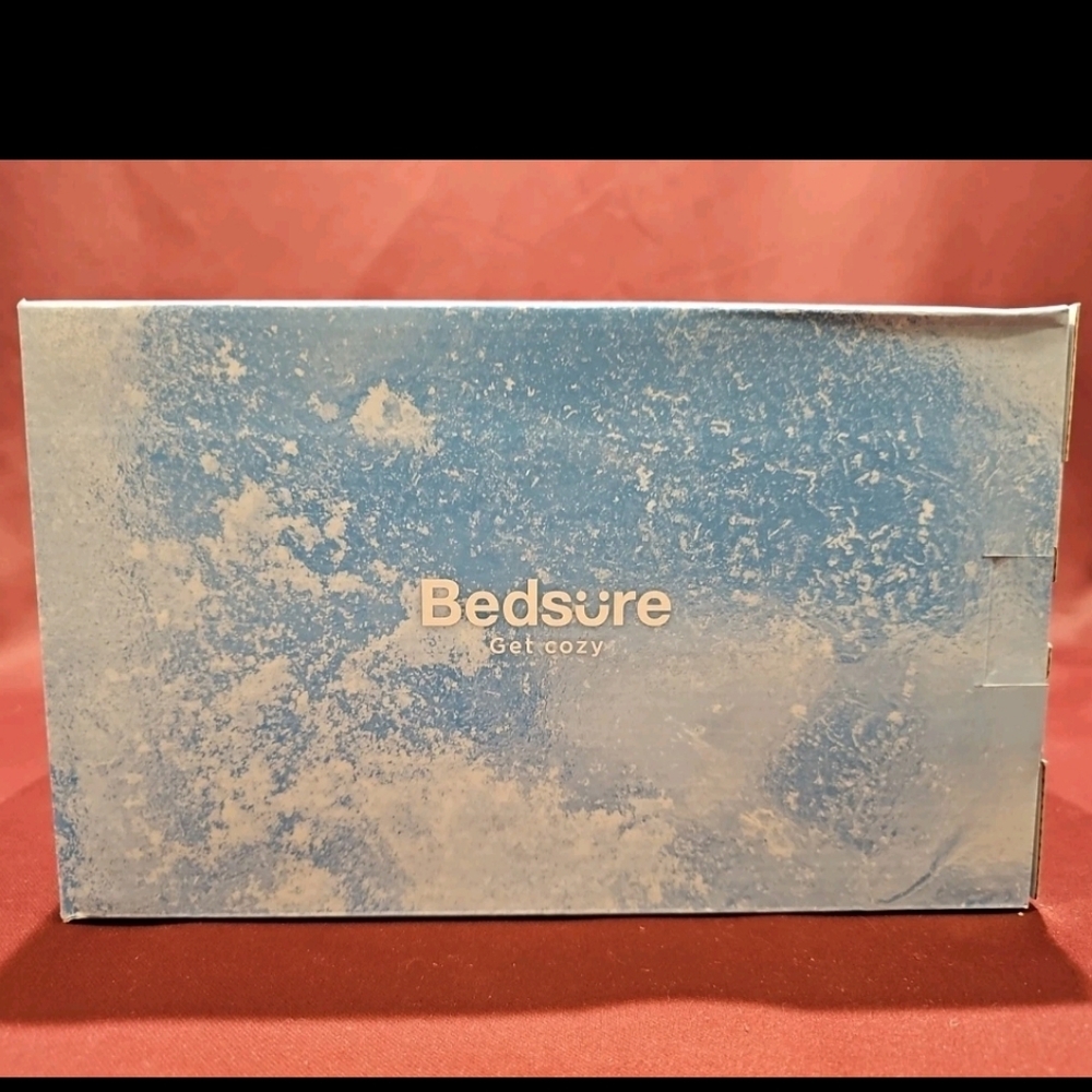 Bedsure Cooling Blanket for Hot Sleepers-Cold & Lightweight 108x90 White - Picture 4 of 10